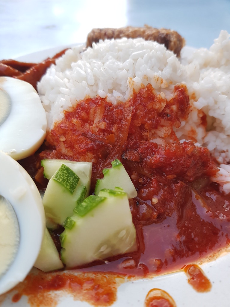 马来椰浆饭加乌贼和马来土豆饼 Nasi Lemak w/Sotong & Malay Patato Patties (Pekedil Kentang) $7 @ Restoran Ceria Shah Alam