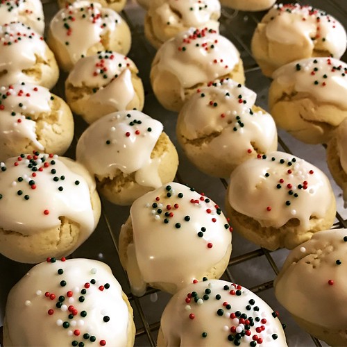 baking sprinkles italian yummy christmascookies christmas weddingcookies anisedrop cookies