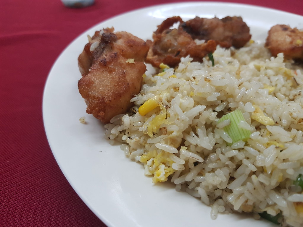 沙巴雞炒飯 Sabah Chicken Fried Rice $8 & 奶白 Nai Bak $10 @ 燐杞小食店 Restaurant Yap Cafeteria  Shah Alam Glenmarie