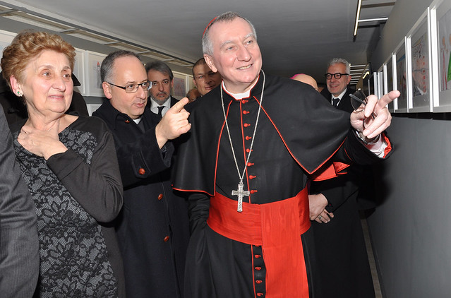 Il cardinale Pietro Parolin a Palidoro per la mostra "Caro Papa, ti regalo un disegno"