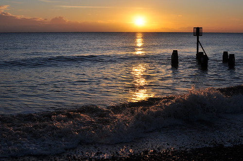 lowestoft kirkley beach sea seaside seashore seascape sun suffolk sunrise waves groyne glitterpath reflection silhouette