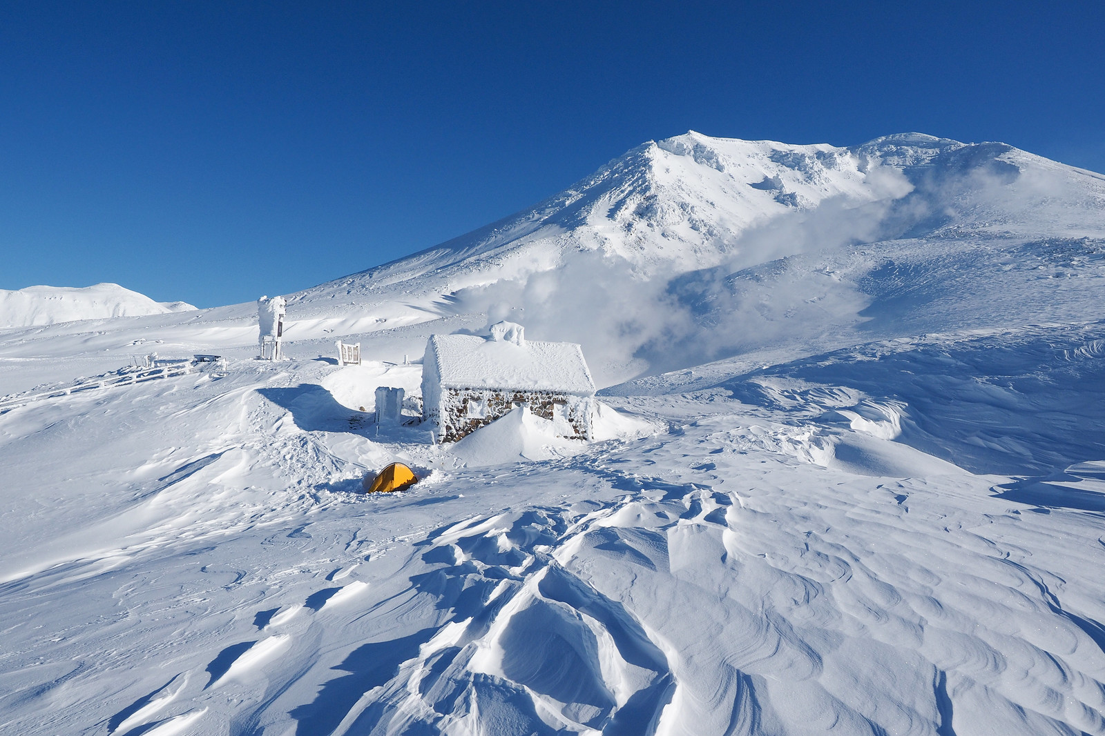 Mt. Asahi fumerole ski tour (Hokkaido, Japan)