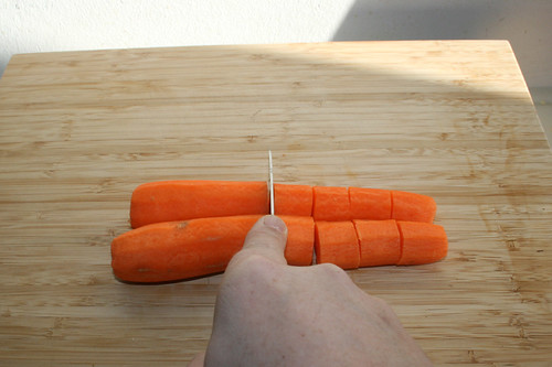 22 - Möhren grob zerteilen / Dispel carrot roughly