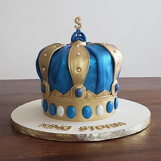 Crown Cake by SUGAR FAIRY EXCLUSIVE CAKES
