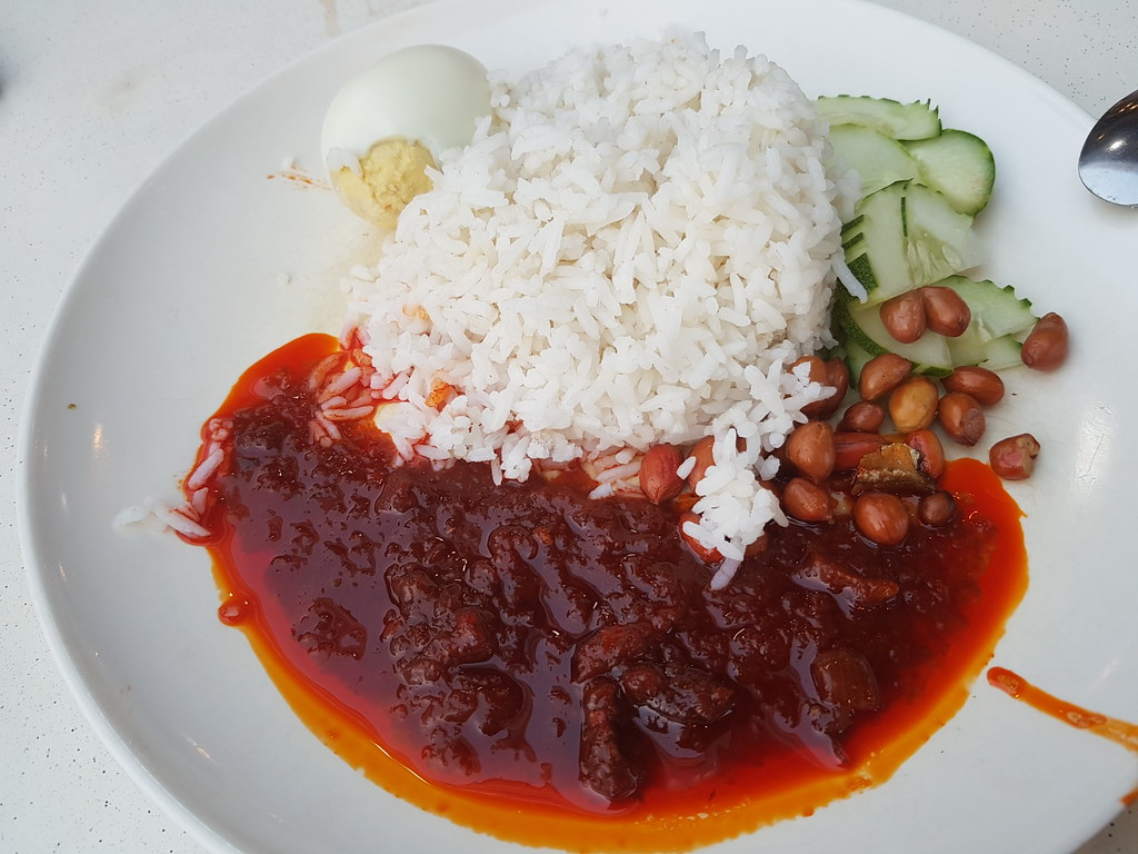 马来椰浆饭 Nasi Lemak biasa $1 @ Nasi Lemak Cinta Sayang Shah Alam