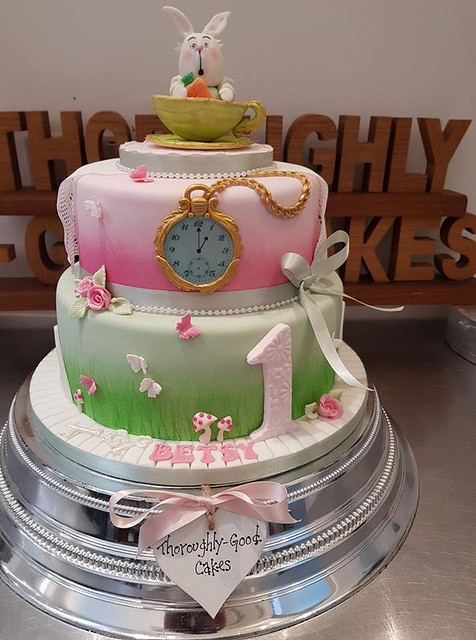 Alice in Wonderland by Andrea Jayne Blease of Thoroughly-Good Cakes