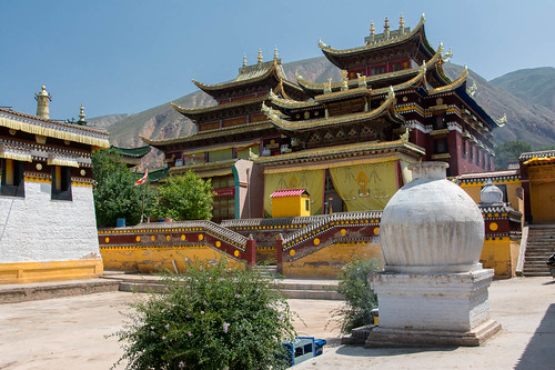qinghai backpacking buddhism nikon d7100 travel monastery buddhist goneforawander tongren tibetan repkong asia china enzedonline huangnanzangzuzizhizhou qinghaisheng cn