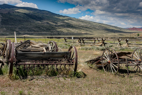 canon 40d tamron 1750mm efs lens codywy wyoming ghost town wagons prarire plains west fence pasture wild rocky grass cattle vintage vanishing wood america u