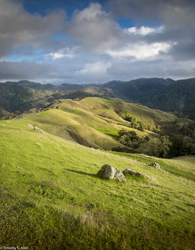 califonia hoodmountainregionalpark landscape otherkeywords santrosa sonomacounty beautiful blue clouds grass hills mist rocks sky