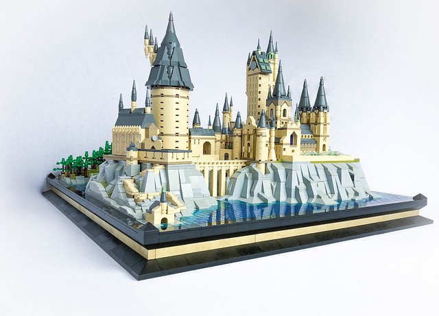 LEGO Hogwarts School of Witchcraft and Wizardry Poudlard version microscale