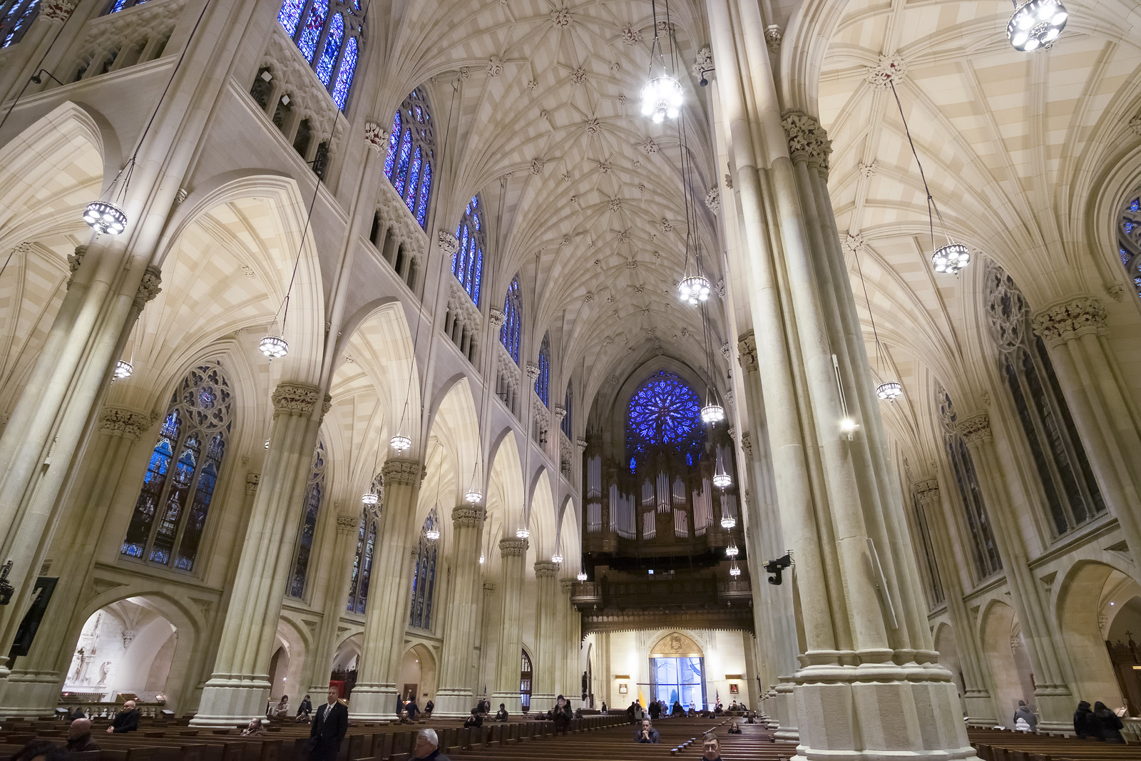 St. Patrick's Cathedral - Main nave and organ