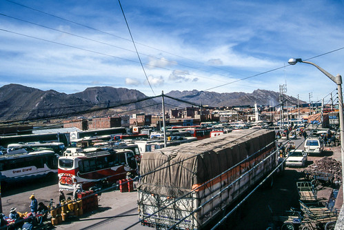 peru border bus mountain street truck wires desaguadera bo