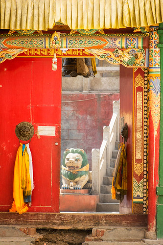 qinghai backpacking buddhism nikon d7100 travel monastery buddhist goneforawander tongren tibetan repkong asia china enzedonline huangnanzangzuzizhizhou qinghaisheng cn