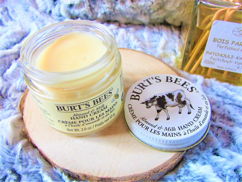 burts-bees-soin-visage-et-corps-huile-d-amande-douce-et-miel-thecityandbeauty.wordpress.com-blog-beaute-femmeIMG_9126 (3)