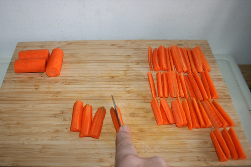 19 - Möhren in Spalten schneiden / Cut carrots in wedges