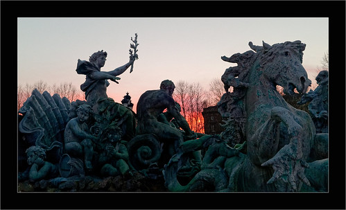 fontaine statue sunset sunrise sun sky ciel bordeaux