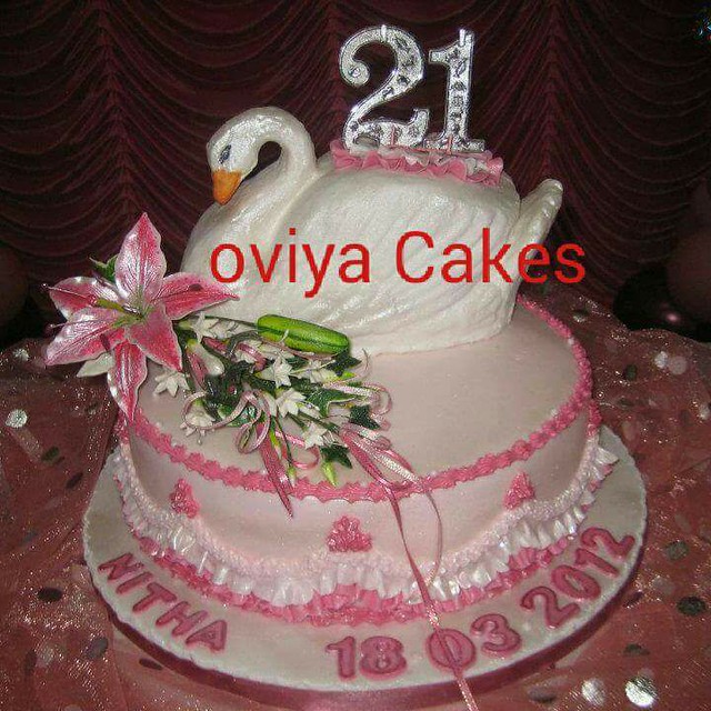 Cake by Oviya Cakes