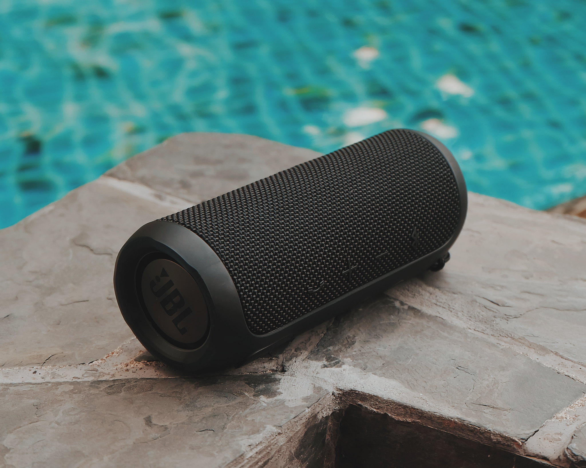 JBL Flip 3 Speaker Review: Splashproof, Portable and Powerful 