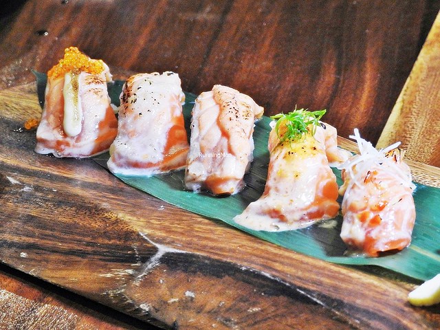 Uoshin Zushi Aburi Salmon Set