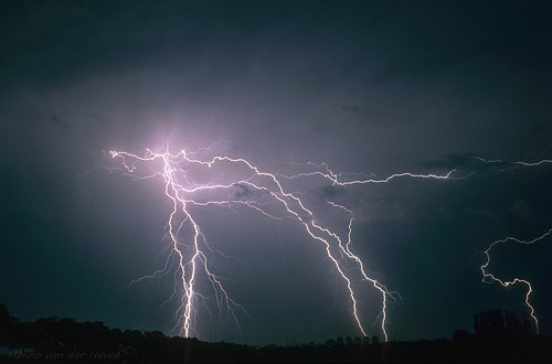 lightning lightningbolt strike thunderstorm storm stormchase stormchasing netherlands holland gewitter onweer sky weather