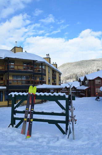 bc apexmountainresort snow village skis ski