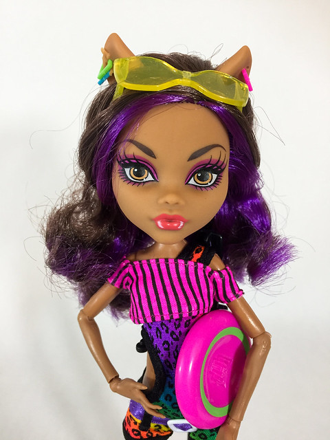 clawdeen wolf beach