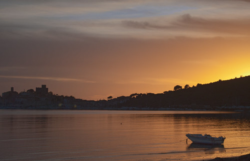italia italy toscana tuscany talamone orbetello grosseto seascape paesaggio porto port harbour baia bay mare sea tirreno thyrrenian barca boat tramonto sunset