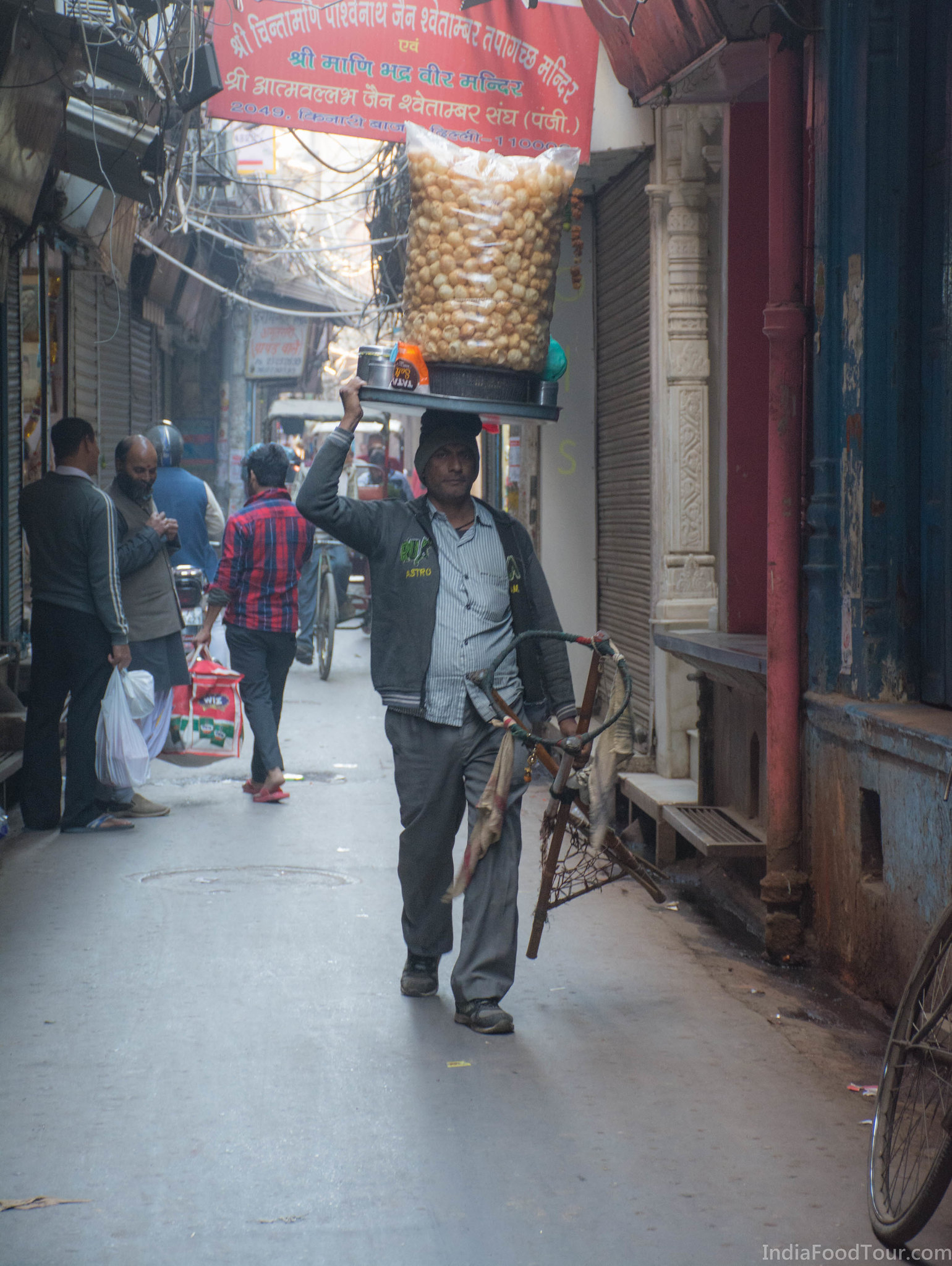 A Golgappa vendor walking through Kinari Bazar
