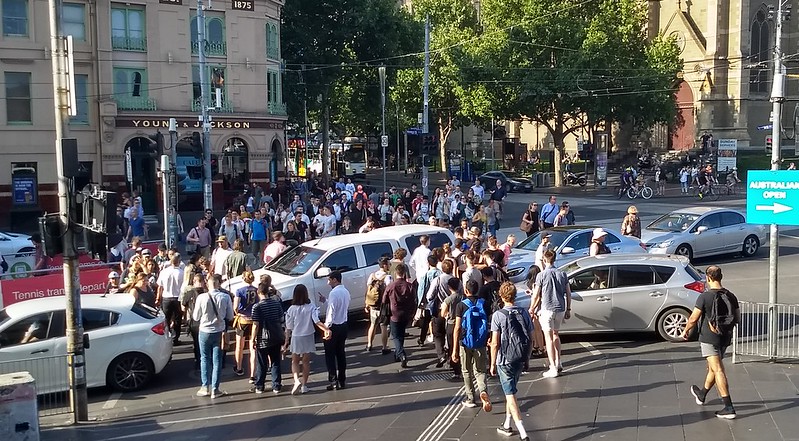 Motorists blocking pedestrian crossing, Flinders/Swanston Street #Rule128