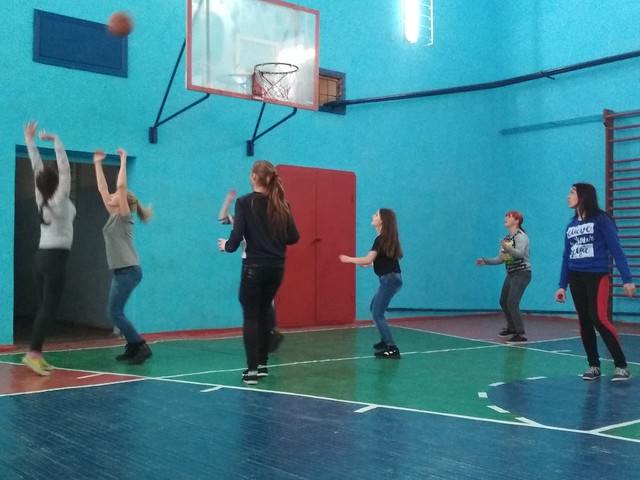 Змагання з баскетболу серед дівчат
