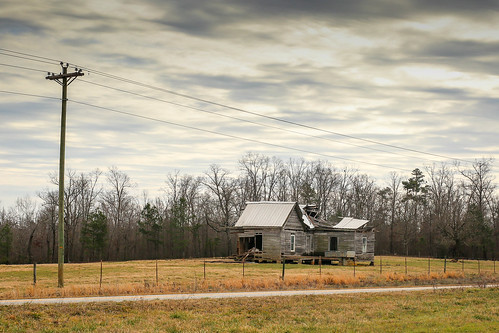 canon 6d sigma 50mm14 art lens upstate townvillesc southcarolina abandoned disappearing vintage deterioating vanishing rural country roads fields hiway rustic southernlife southern america usa landscape home house