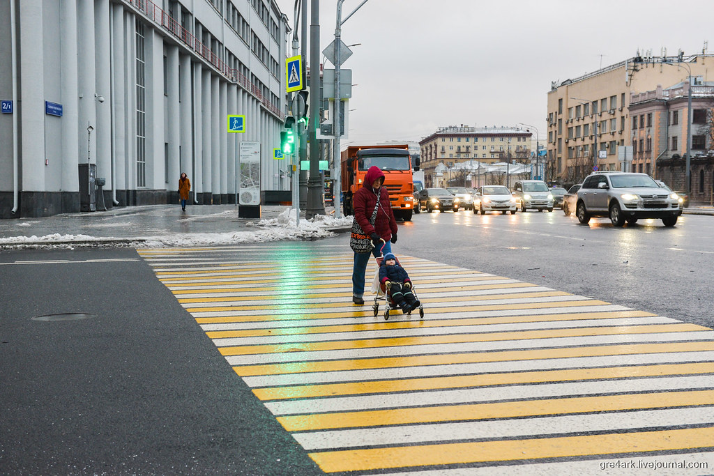 Четкая позиция московского транспорта по пешеходам – они должны страдать, а 