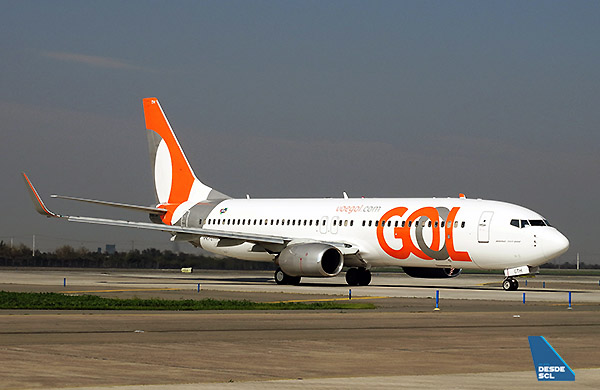 GOL B737-800 taxi in SCL 1 (RD)