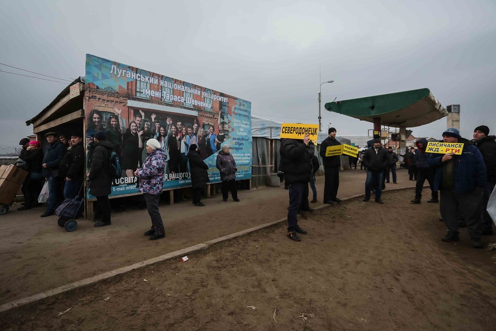 КПВВ у Станицы Луганской - хорошо продуманное унижение (фото) OLE_4560