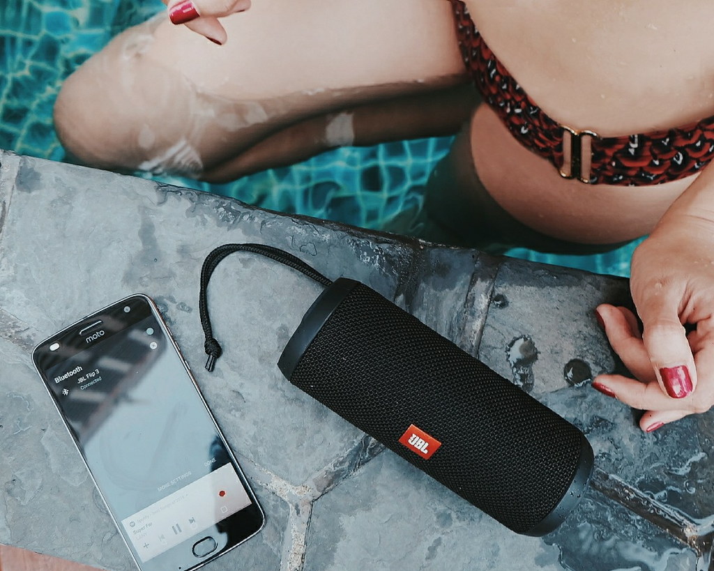 JBL Flip 3 Speaker Review: Splashproof, Portable and Powerful 