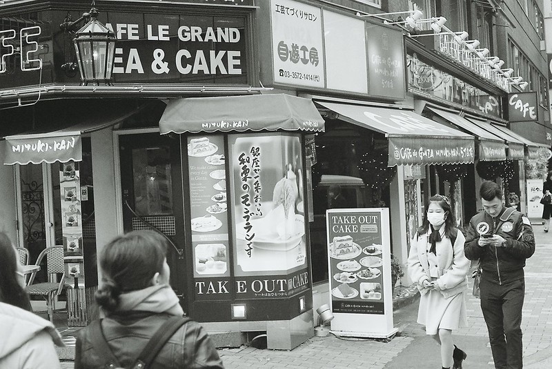 Leica Ⅲf+SUMICRON 50mm f2 0 ILFORD XP2400銀座CAFE LE GRAND前