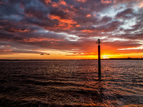 ianwright 2017 blip finwrightphotographycouk portsmouth pompey sea ocean solent sun sunset orange harbour tide cloud water waves uk hampshire england g1x po g1xmkii canon ian fin finwright