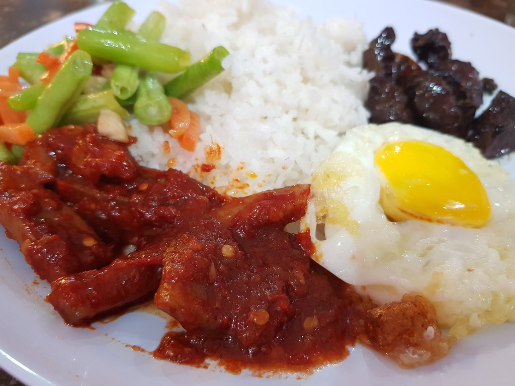 Nasi Campur Daging Hitam Black Pepper & Sotong $5.50 @ Ayu & Syara Restoran in Shah Alam