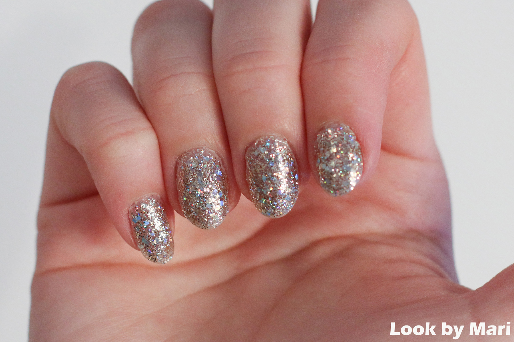 7 glitter nails inspo ideas tutorial blog video youtube isadora blog
