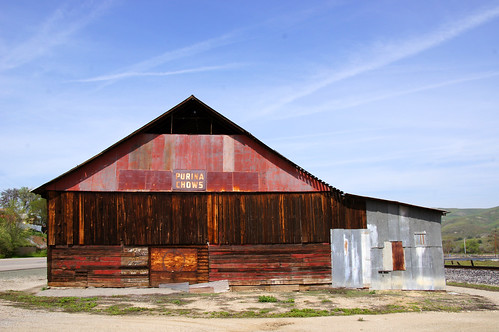 california ca usa sanmiguel purinachows ruraldecay rust ruralwest rural rustic weathered weatheredwood barn corrugated red