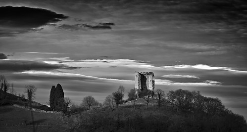 spain españa asturias castillo castle torre tower bw blancoynegro blackandwhite nubes clouds peñedures morcín
