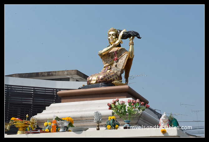 Phra Nang Si Sri Saket Monument
