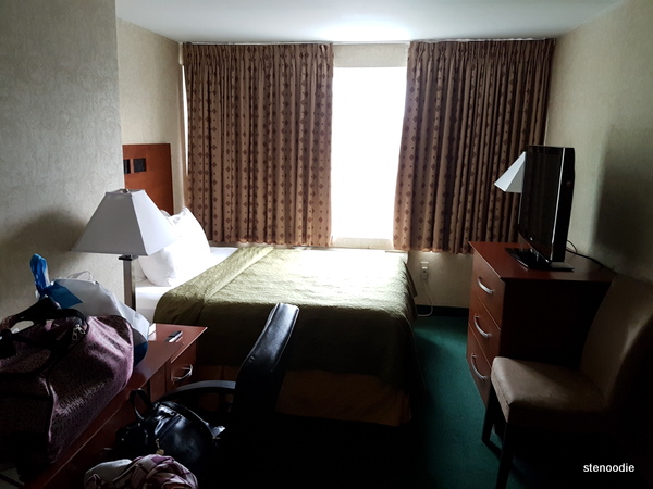 Quality Hotel Midtown room