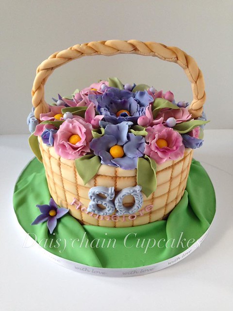 Cake by Daisychain Cupcakes