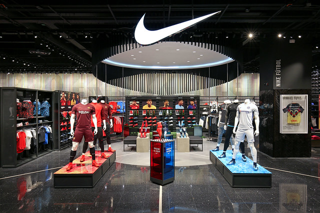 Nike Store Plaza Satelite