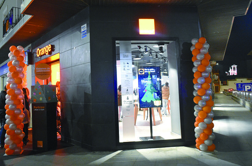 Orange inaugura unas modernas instalaciones ampliando su oferta