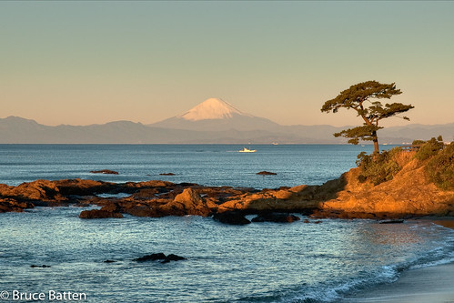 vehicles photographicstylesandtechniques kanagawa northpacificocean plants subjects mountains yokosuka boats hdr locations reflections rocksgeologicalformations snowice oceansbeaches sunrises fuji trees sagamibay tateishi honshu japan parks jp