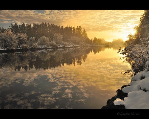 morning sunrise glow warm clouds reflection trees forest nature landscape outdoor country snow winter nanaimo river vancouverisland bc canada gordon hunter nikon d5000 water estuary
