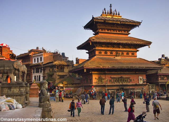 Por el cielo y el infierno de NEPAL. Trek Langtang - Blogs de Nepal - Bhaktapur: La adorable ciudad de terracota rojiza. Y Changu Narayan (9)