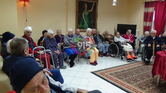 Επίσκεψη Γιαννακούρα στο Γηροκομείο- Χορός και τραγούδια